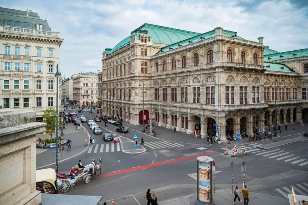 Wiedeń autem 2026: Jak wybrać najlepszą trasę i nie przepłacić?