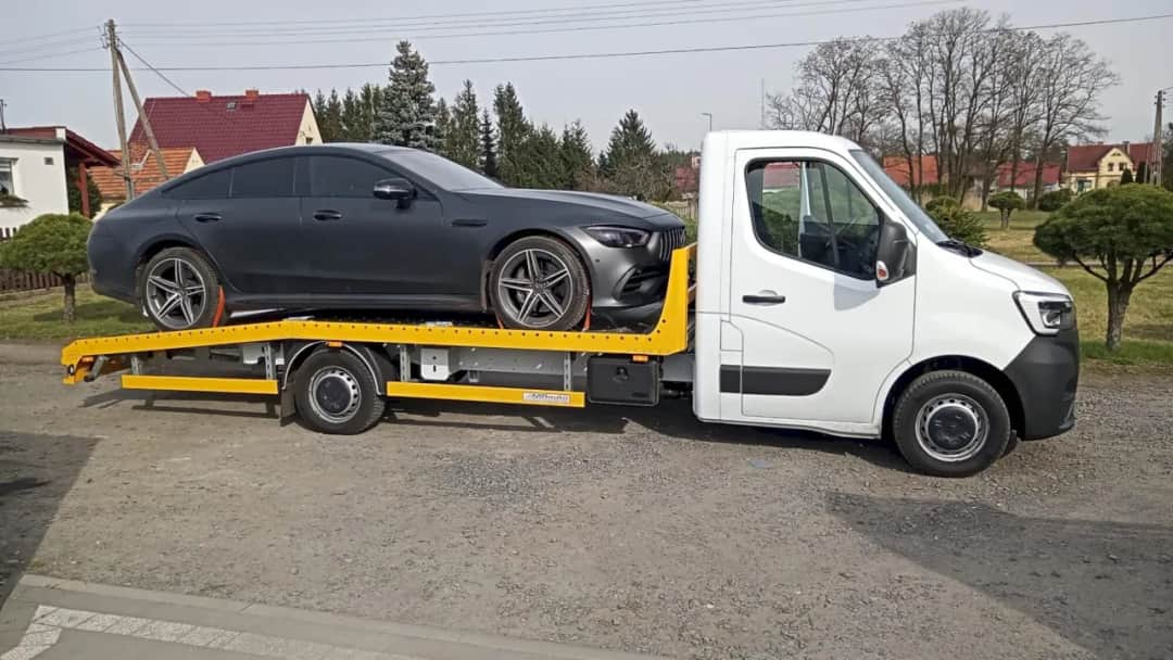 Holowanie auta: Jak holować bezpiecznie i zgodnie z prawem?