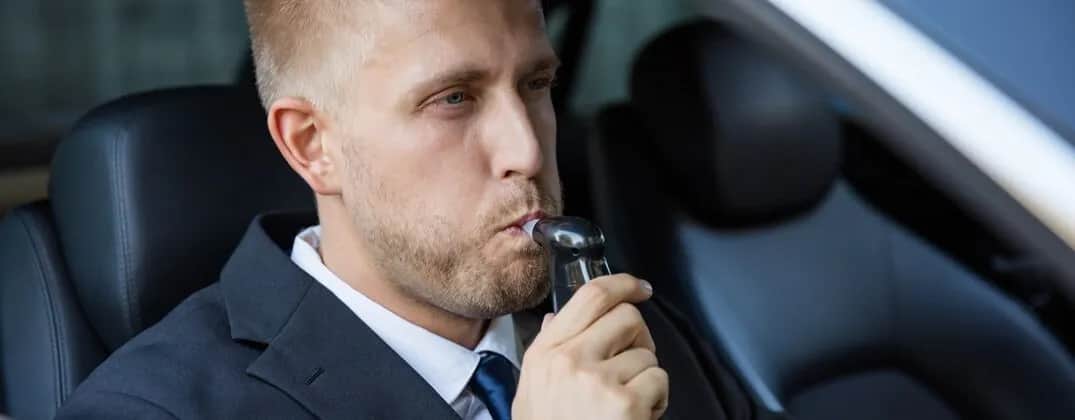 Alkomat: jak dmuchać, by wynik był pewny? Poradnik eksperta.